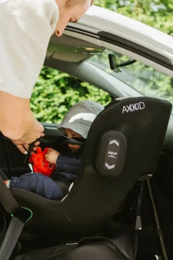Axkid Movekid Bagudvendt Autostol, Tar
