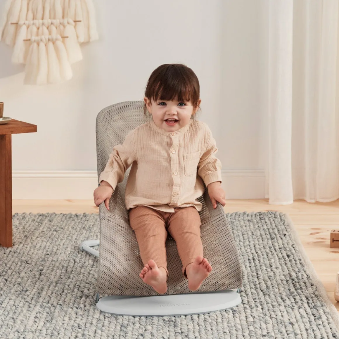 BabyBjörn Balance Soft Skråstol Mesh, Gråbeige/Hvid