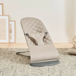 BabyBjörn Bliss Skråstol Vævet Classic Quilt, Sandgrå