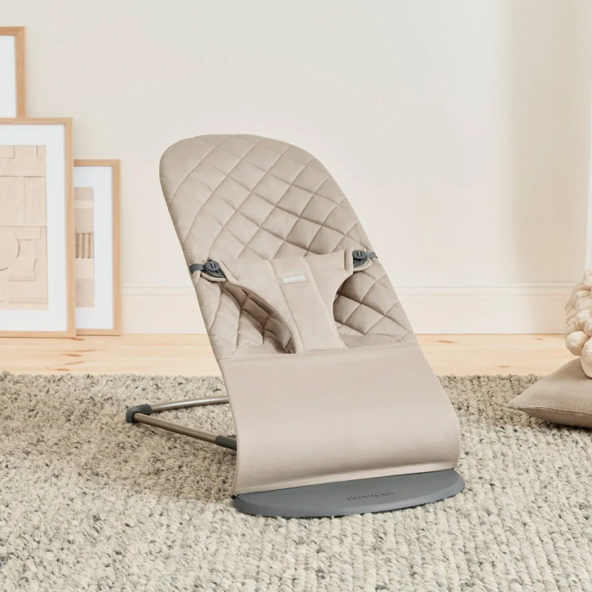 BabyBjörn Bliss Skråstol Vævet Classic Quilt, Sandgrå