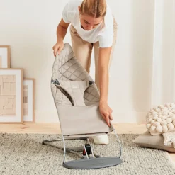 BabyBjörn Bliss Skråstol Vævet Classic Quilt, Sandgrå