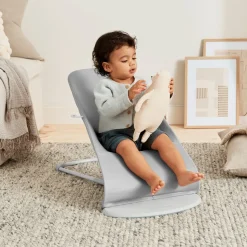 BabyBjörn Bliss Skråstol Woven Bladmønstret Quilt, Lysegrå