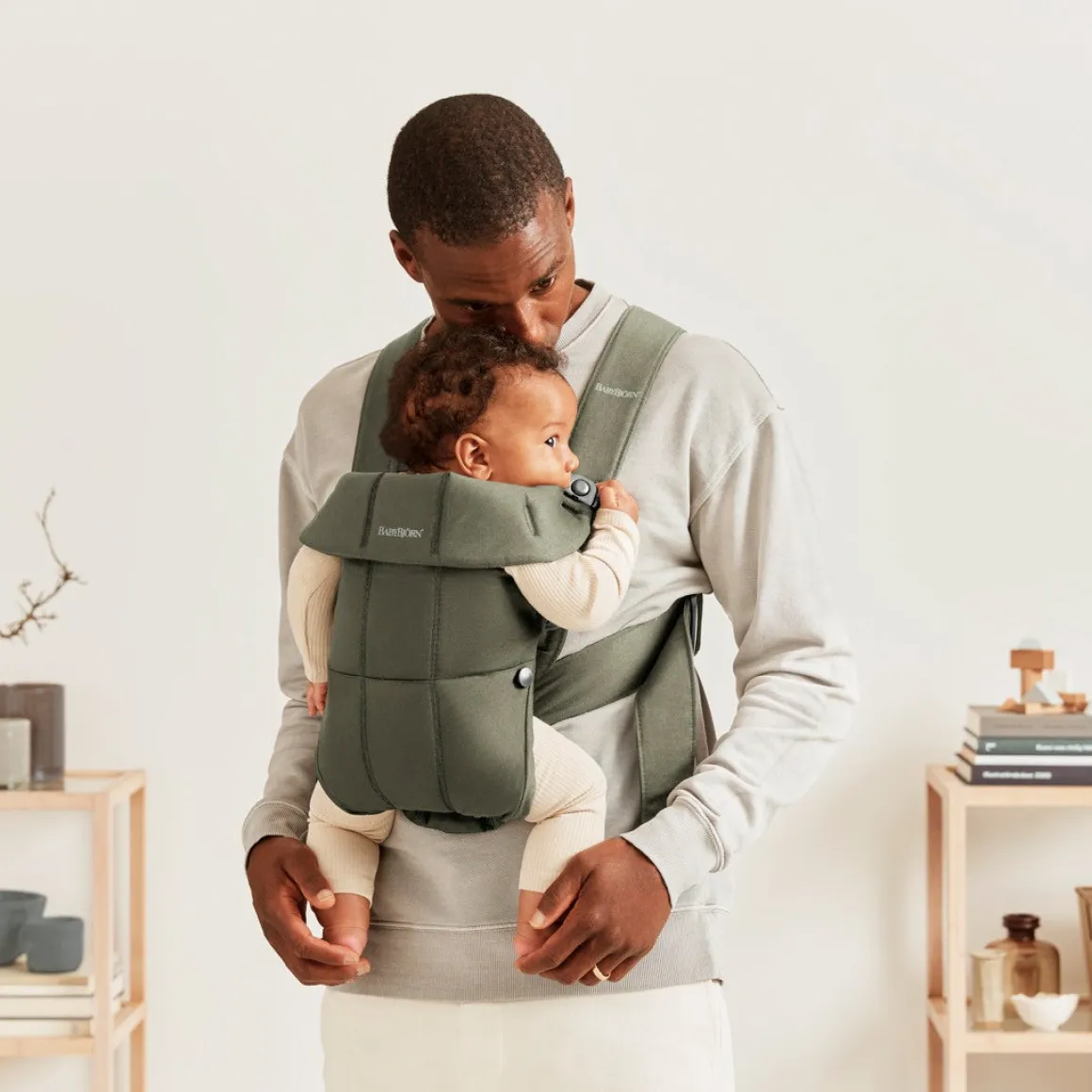 BabyBjörn Mini Bæresele Woven, Mørkegrøn