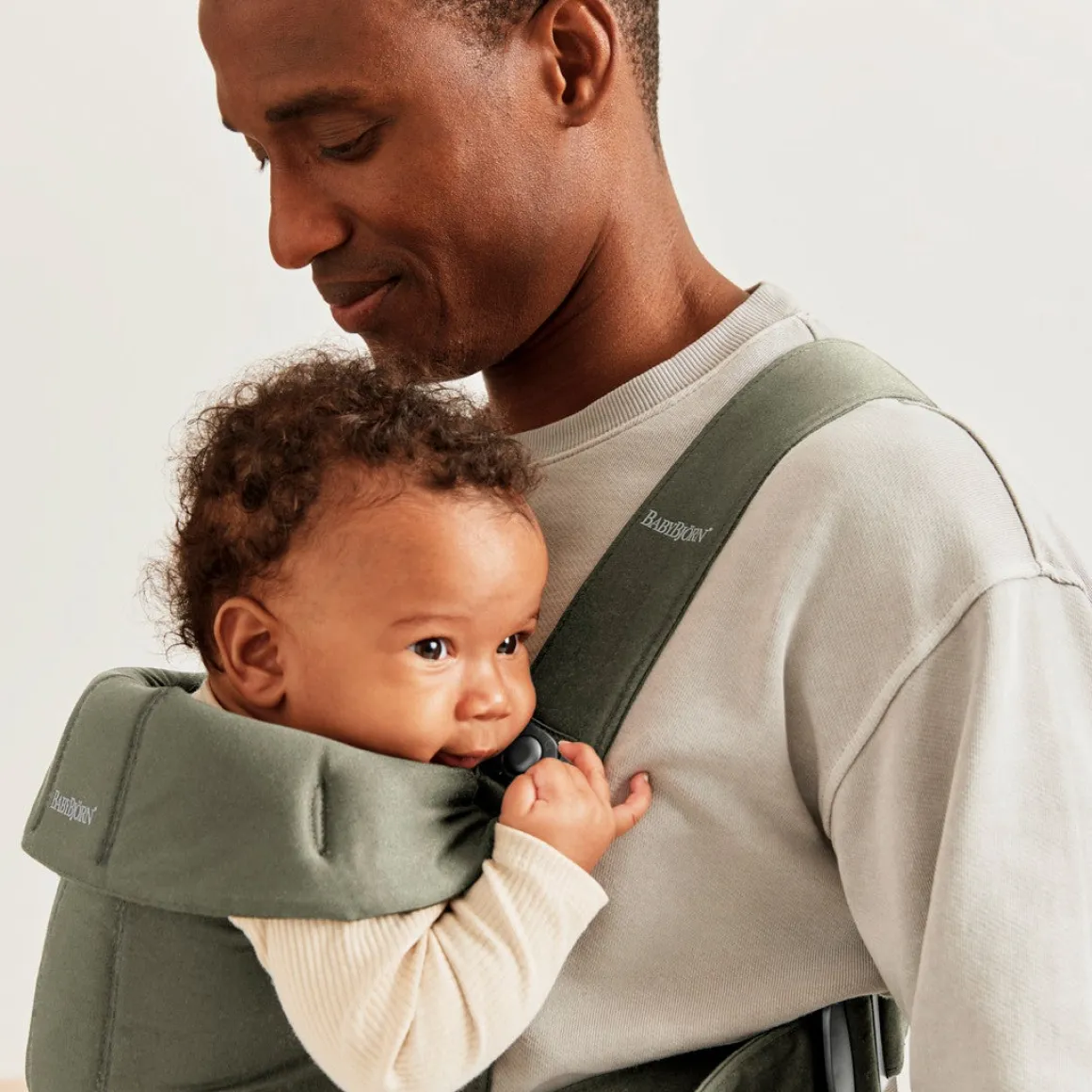BabyBjörn Mini Bæresele Woven, Mørkegrøn
