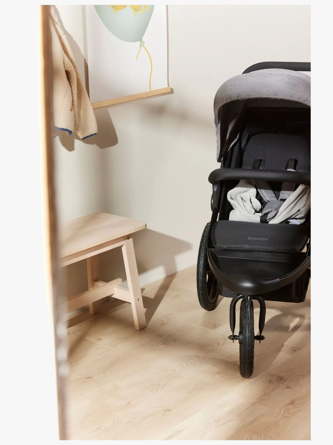 Beemoo Activity Go Aktivitetsklapvogn, Black/Dark Grey