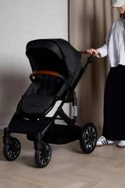 Beemoo Maxi 4 Klapvogn, Black/Black