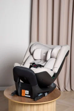 Beemoo Rotate i-Size Vendbar Autostol inkl. Tilbehør, Oat